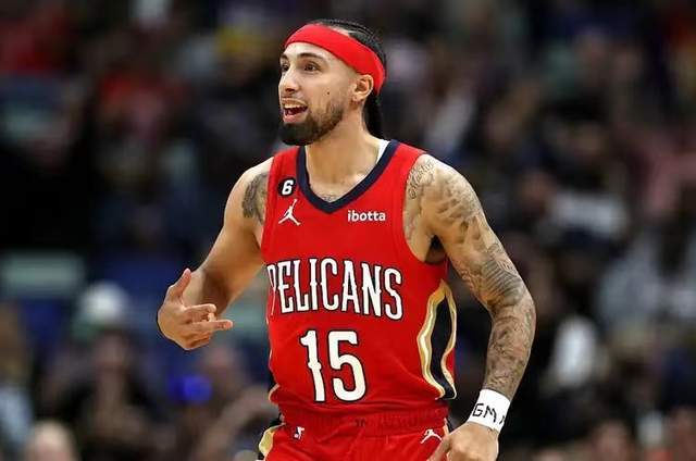 梅西雕像揭幕仪式上，梅西与宝莱坞影星沙鲁克-汗合影（梅西雕像揭幕现场，梅西与宝莱坞巨星沙鲁克·汗同框合影）