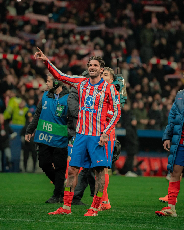 利物浦萨拉赫任意球破门锁定胜局（萨拉赫轰进任意球，助利物浦锁定胜局）