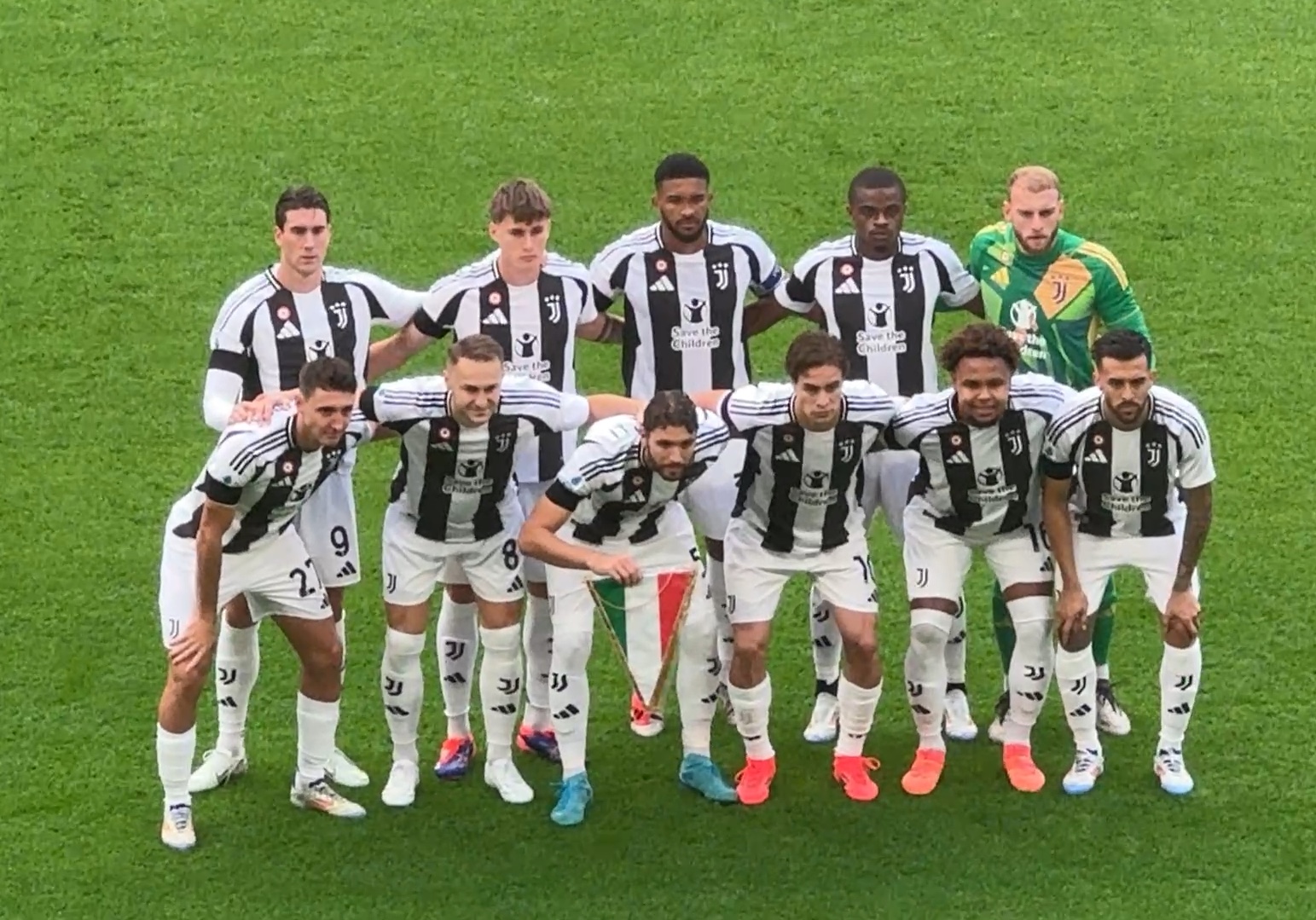 足球欧洲豪门爆发争吵，队内矛盾浮出水面（欧洲豪门内讧升级，队内裂痕显现）