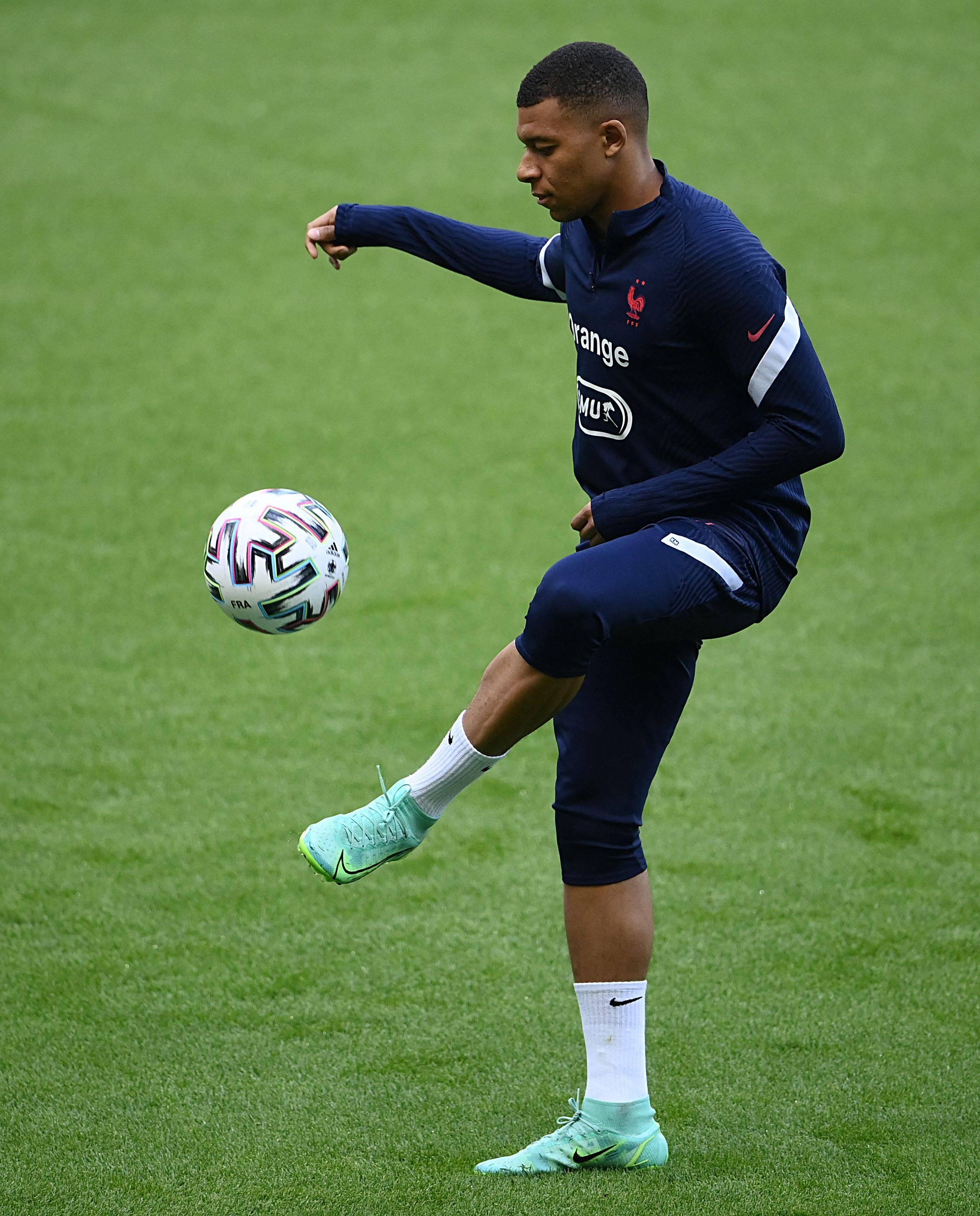 意甲对阵第30支球队球门，劳塔罗当选国米4-0科莫全场最佳（劳塔罗攻破意甲生涯第30支对手球门，荣膺国米4-0科莫全场最佳）