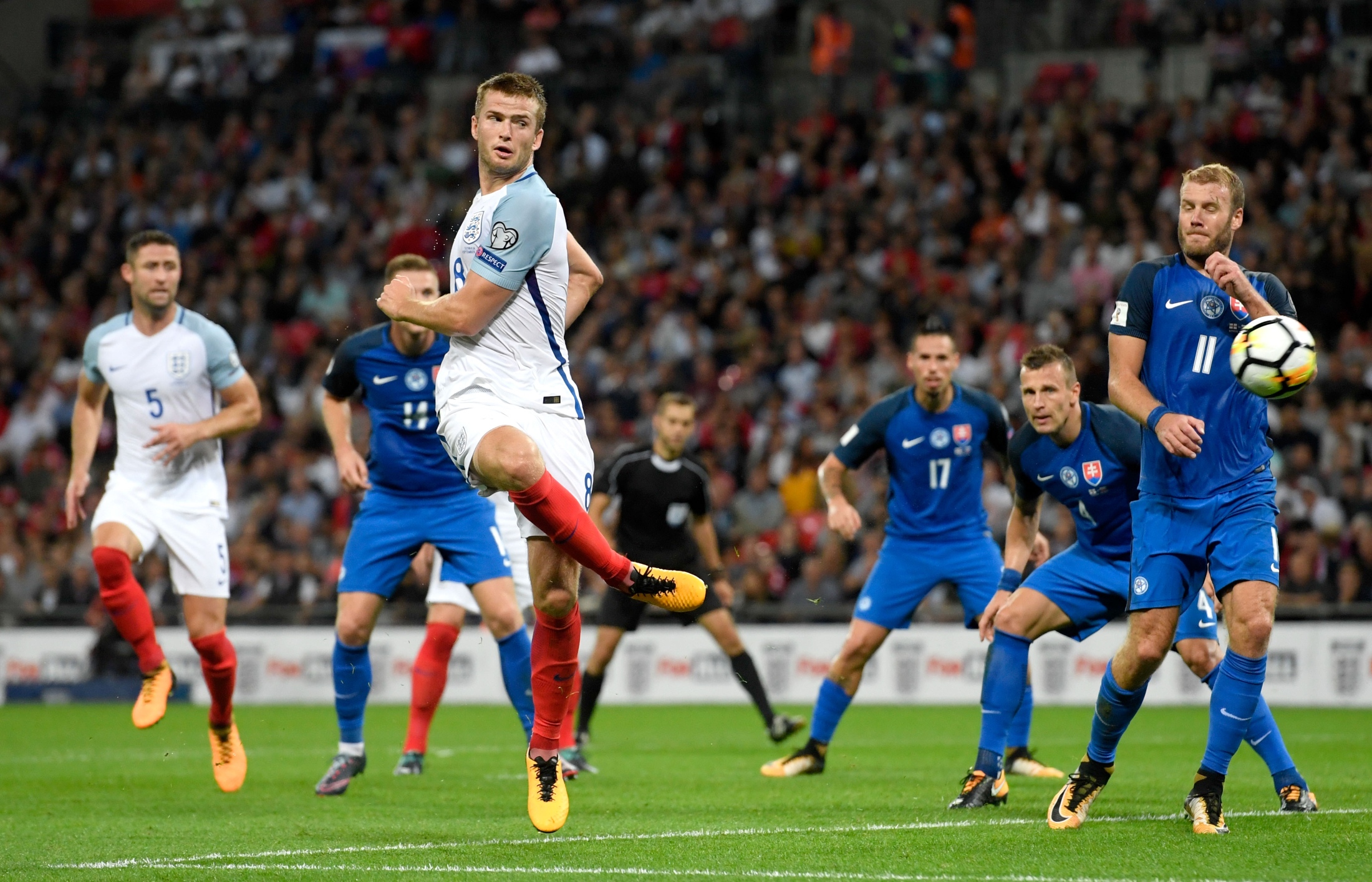 米体：拉齐奥重启主场放飞雄鹰仪式，新鹰将于2026年首次亮相（米兰体育报：拉齐奥将恢复主场放鹰传统，新鹰预计2026年首秀）