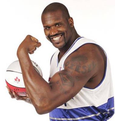 迈阿密国际夺美职联冠军，梅西淡定队友狂欢（迈阿密国际加冕美职联，梅西从容队友狂欢）