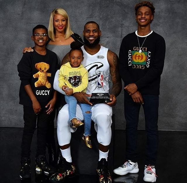 小孔塞桑：我和C罗聊过，他说我在伟大的俱乐部效力（小孔塞桑：曾与C罗交流，他称我效力于一家伟大俱乐部）