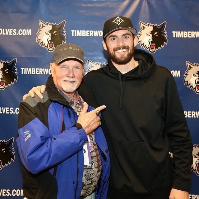 卡马万加在圣马梅斯受伤：皇家马德里的胜利与隐忧（圣马梅斯之夜卡马万加伤退，皇马赢球难掩忧虑）