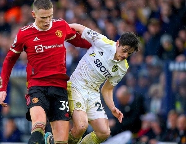 三连冠！上海海港加冕2025赛季中超冠军，摘下队史中超第四星