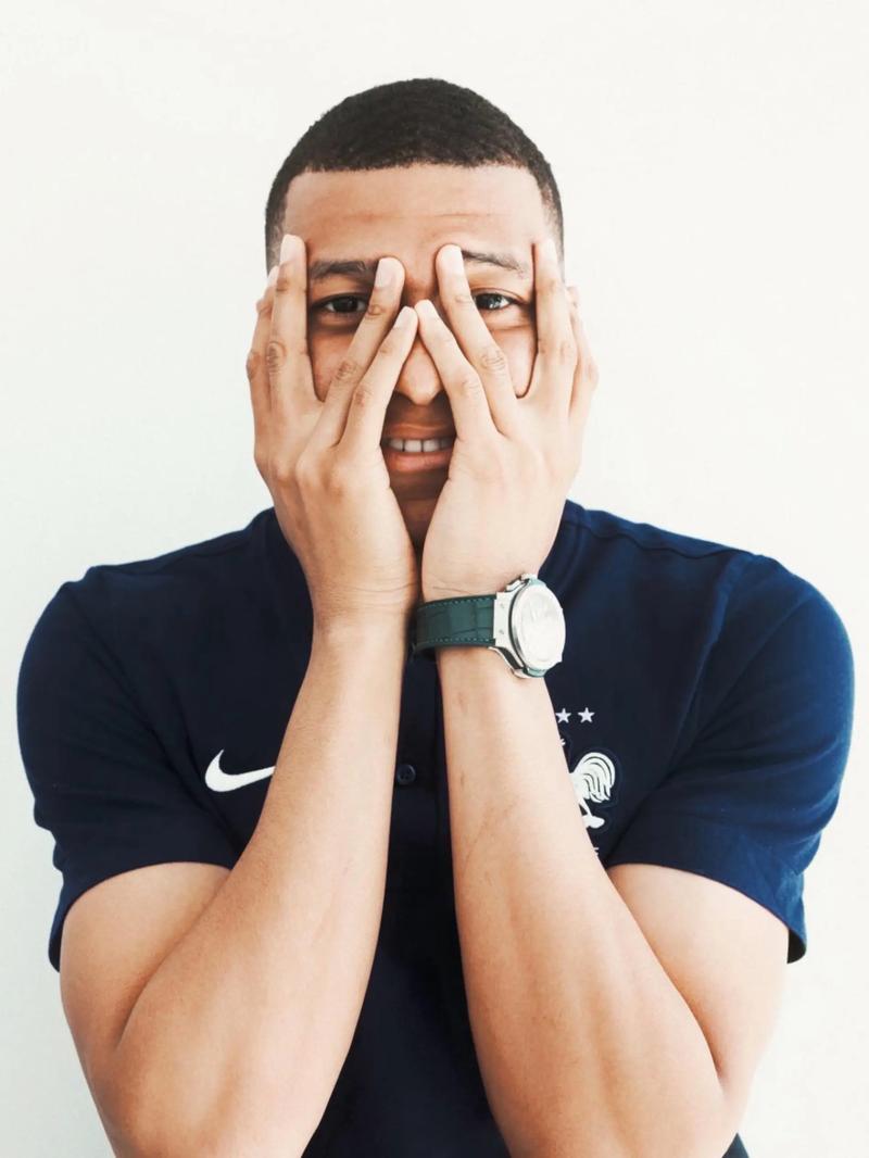 翻修球场，“连滚带爬”为的是“从从容容”（修缮球场：当下的“连滚带爬”，只为明日的“从容不迫”）