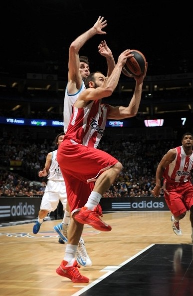 斯帕莱蒂：迪格雷戈里奥是一门；库普踢中卫就是为了参与进攻（斯帕莱蒂：迪格雷戈里奥是头号门将；让库普踢中卫是为加强进攻）